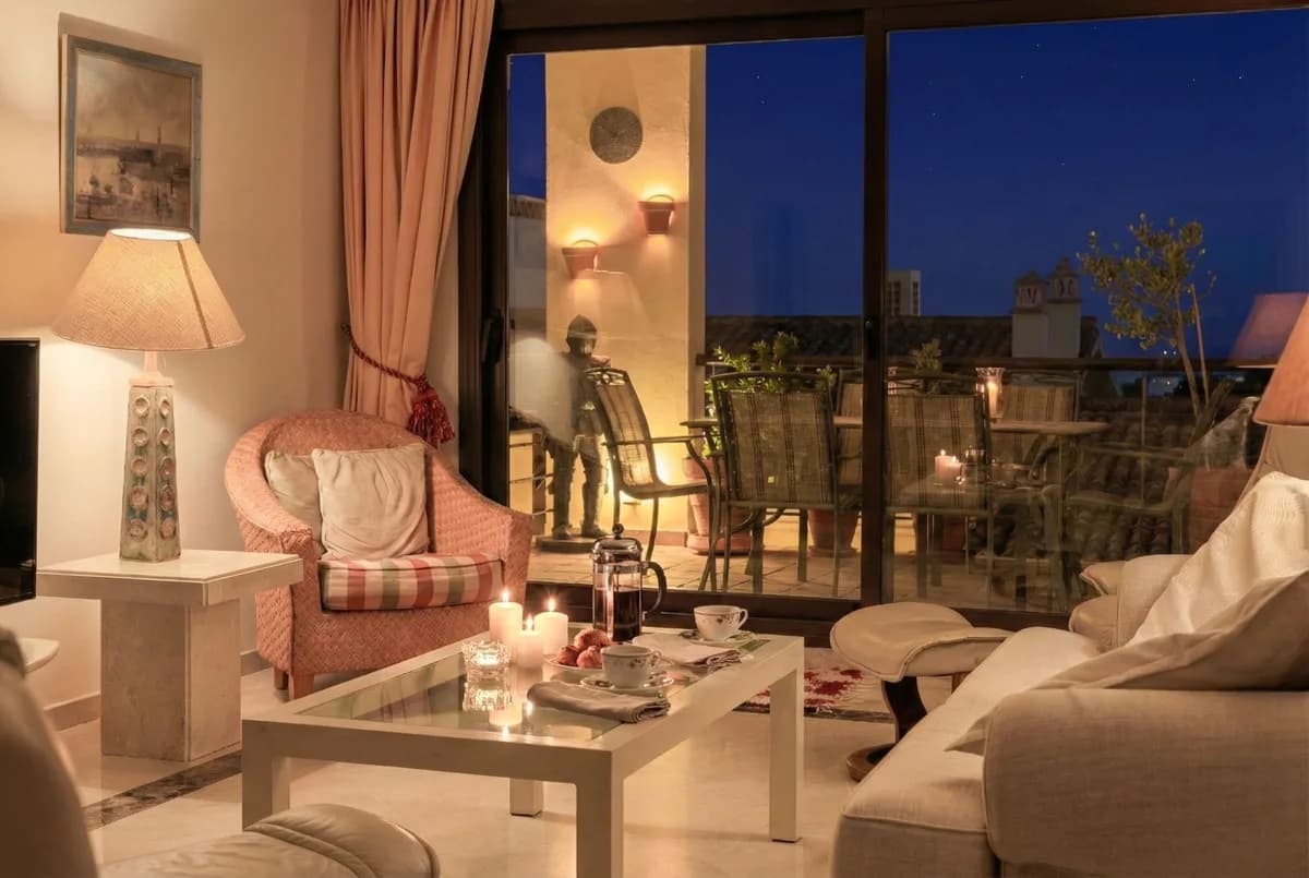 3 Bedroom Ground Floor Apartment for Sale in Benahavís, Málaga - Image 4