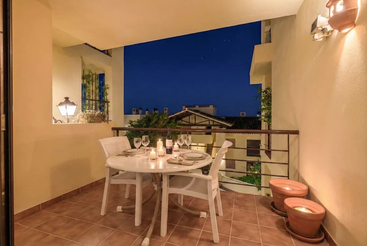3 Bedroom Ground Floor Apartment for Sale in Benahavís, Málaga - Image 5