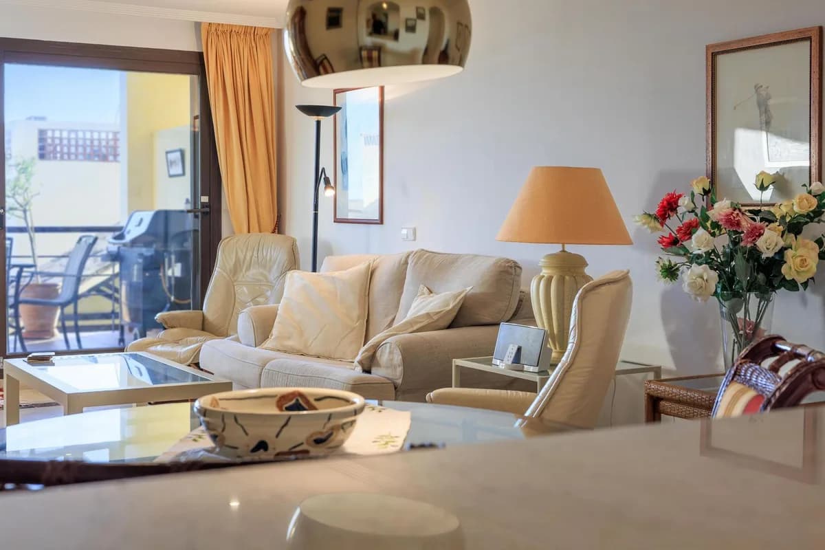 3 Bedroom Ground Floor Apartment for Sale in Benahavís, Málaga - Image 7