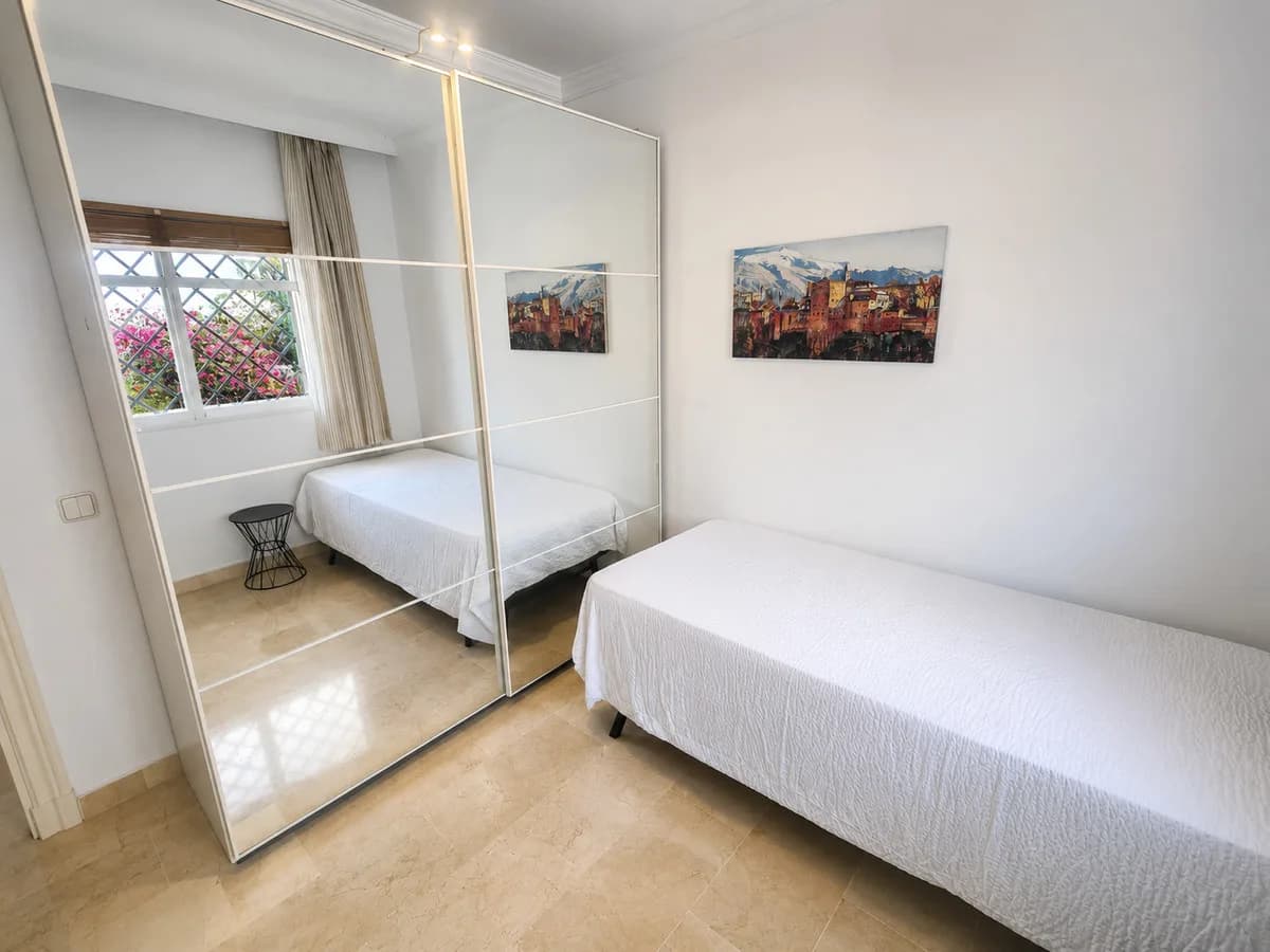 2 Bedroom Penthouse for Sale in Nueva Andalucía, Málaga - Image 6