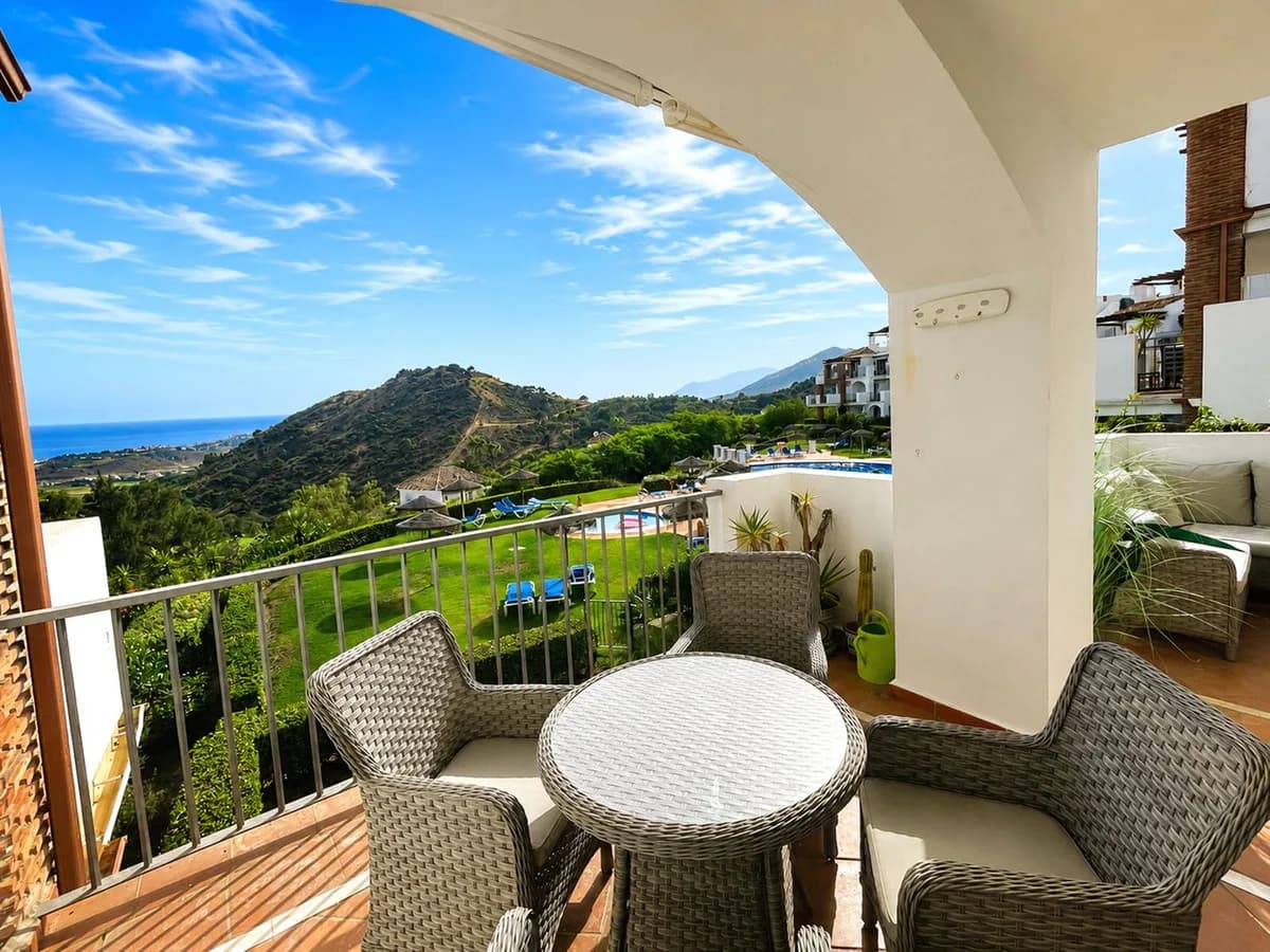2 Bedroom Middle Floor Apartment for Sale in Los Arqueros, Málaga