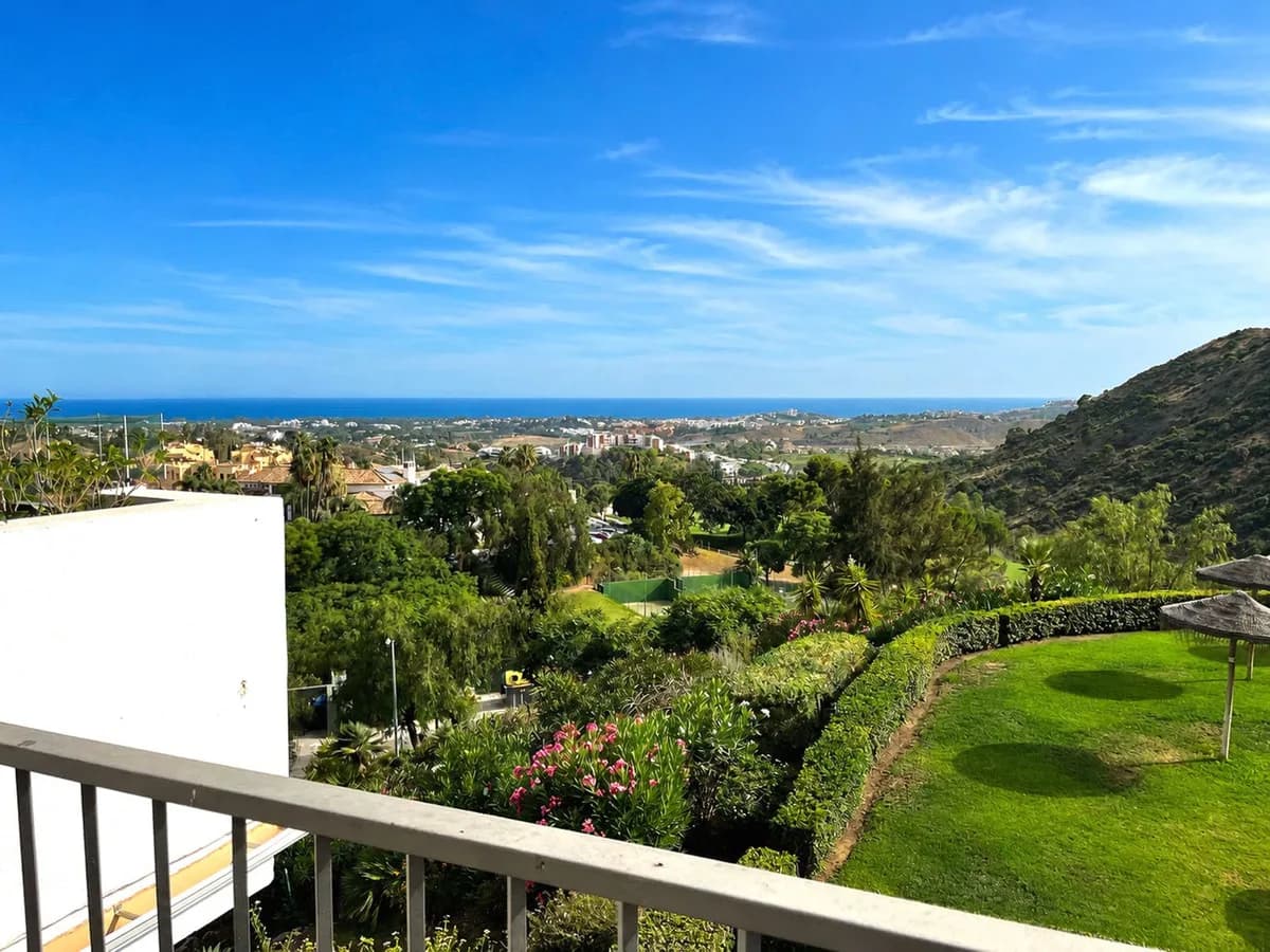 2 Bedroom Middle Floor Apartment for Sale in Los Arqueros, Málaga - Image 5