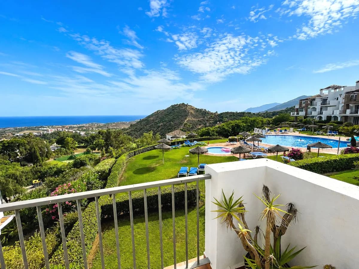 2 Bedroom Middle Floor Apartment for Sale in Los Arqueros, Málaga - Image 6