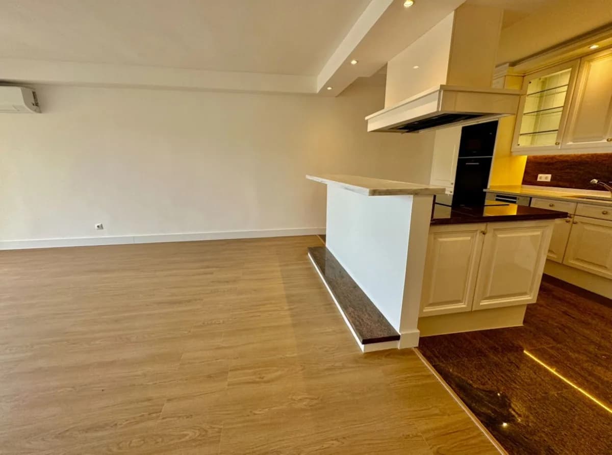 2 Bedroom Middle Floor Apartment for Sale in Atalaya, Málaga - Image 5