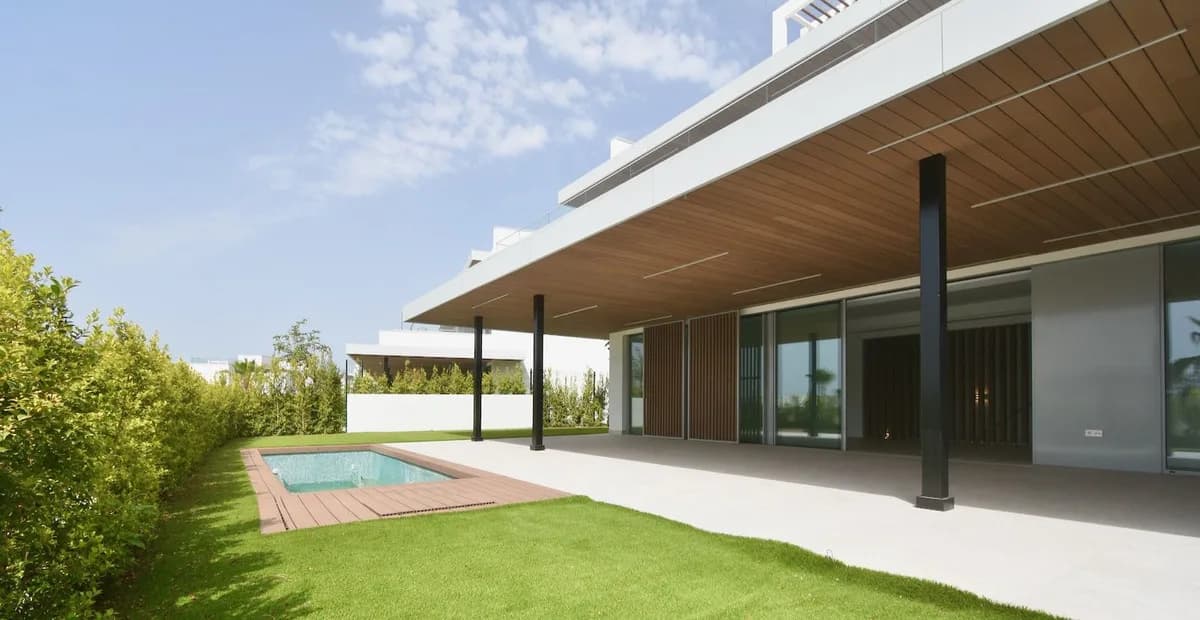 4 Bedroom Ground Floor Apartment for Sale in Marbella, Málaga - Image 4