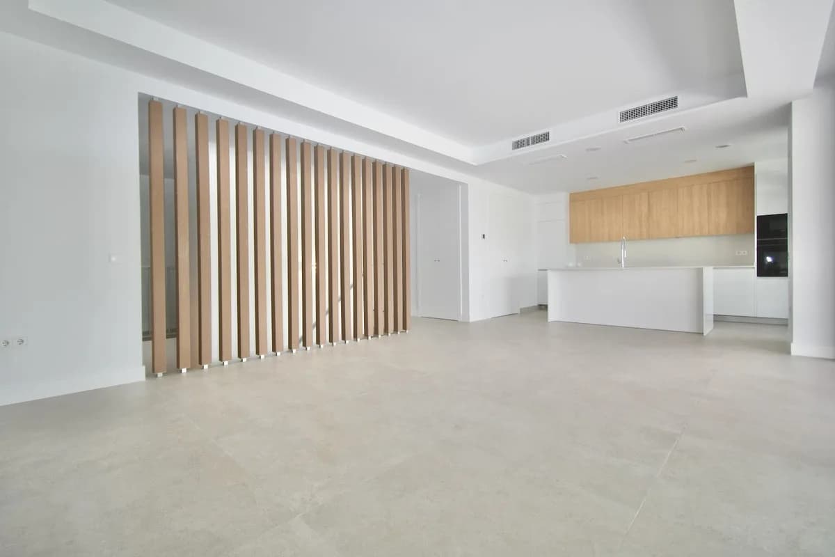 4 Bedroom Ground Floor Apartment for Sale in Marbella, Málaga - Image 9