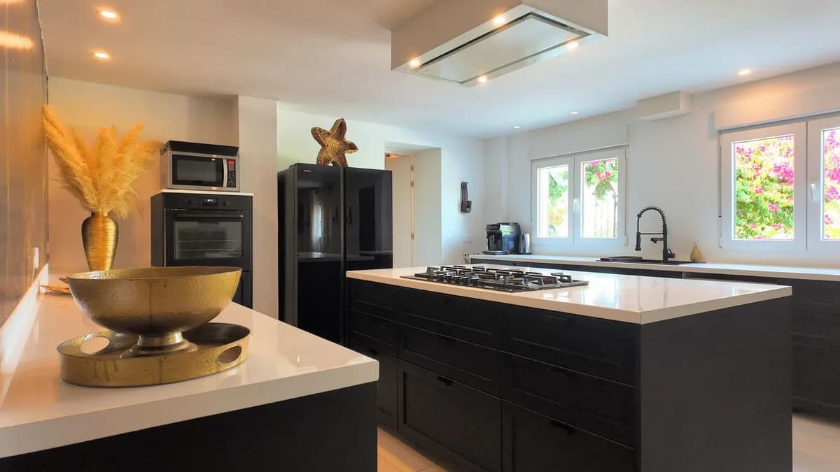5 Bedroom Finca - Cortijo for Sale in Alhaurín el Grande, Málaga - Image 4
