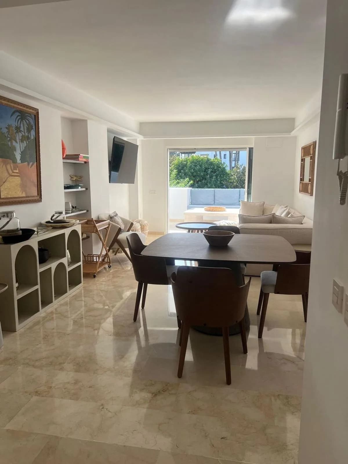 2 Bedroom Middle Floor Apartment for Sale in Puerto Banús, Málaga - Image 3