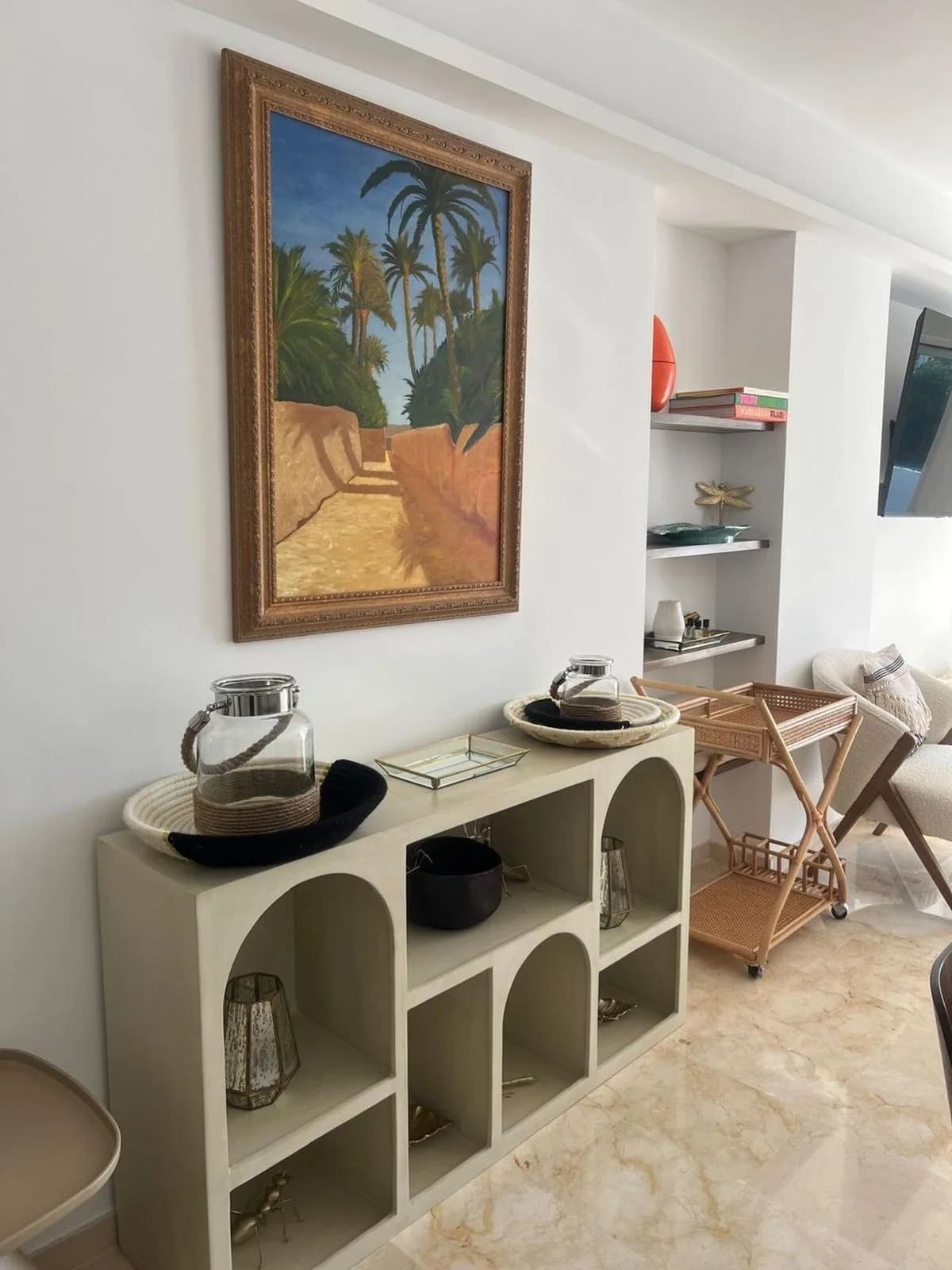 2 Bedroom Middle Floor Apartment for Sale in Puerto Banús, Málaga - Image 4