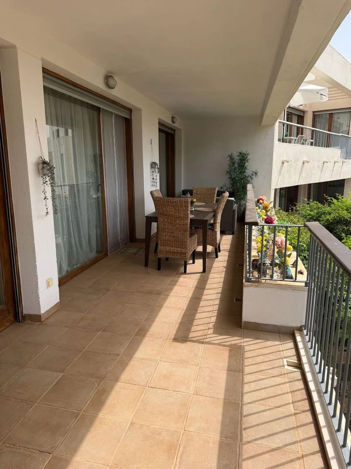 3 Bedroom Middle Floor Apartment for Sale in Altos de los Monteros, Málaga - Image 2