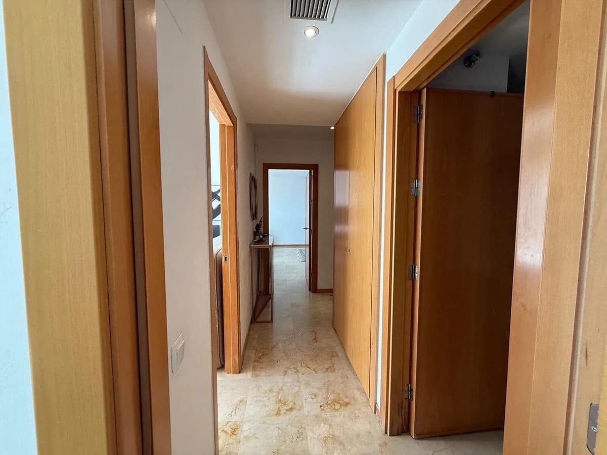 3 Bedroom Middle Floor Apartment for Sale in Altos de los Monteros, Málaga - Image 5