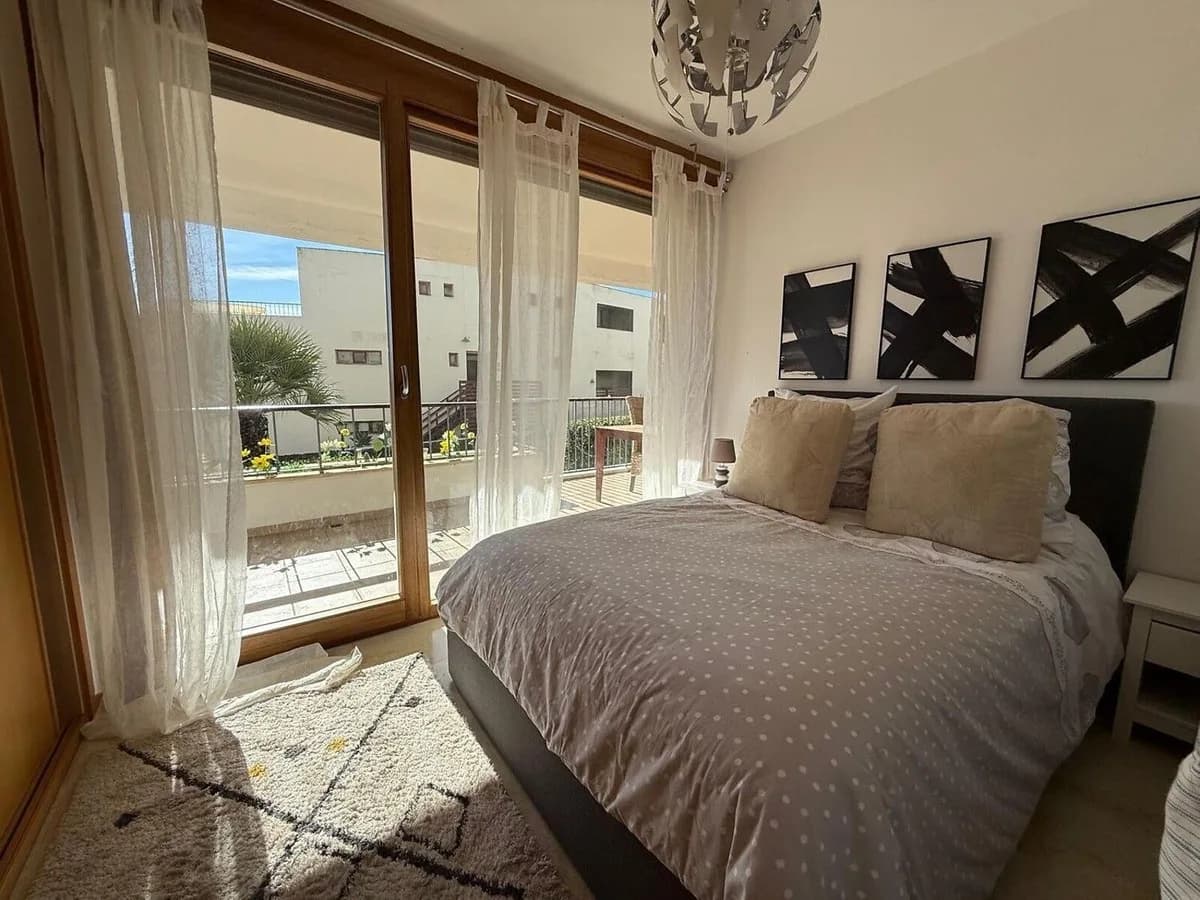3 Bedroom Middle Floor Apartment for Sale in Altos de los Monteros, Málaga - Image 6