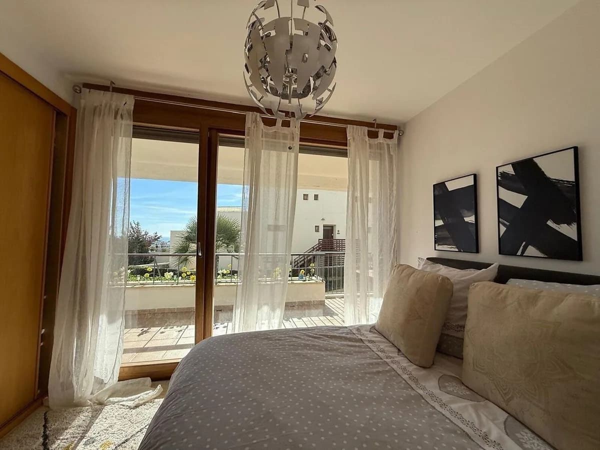 3 Bedroom Middle Floor Apartment for Sale in Altos de los Monteros, Málaga - Image 7