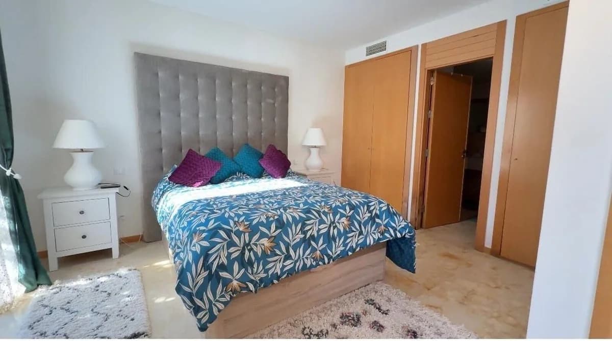3 Bedroom Middle Floor Apartment for Sale in Altos de los Monteros, Málaga - Image 9