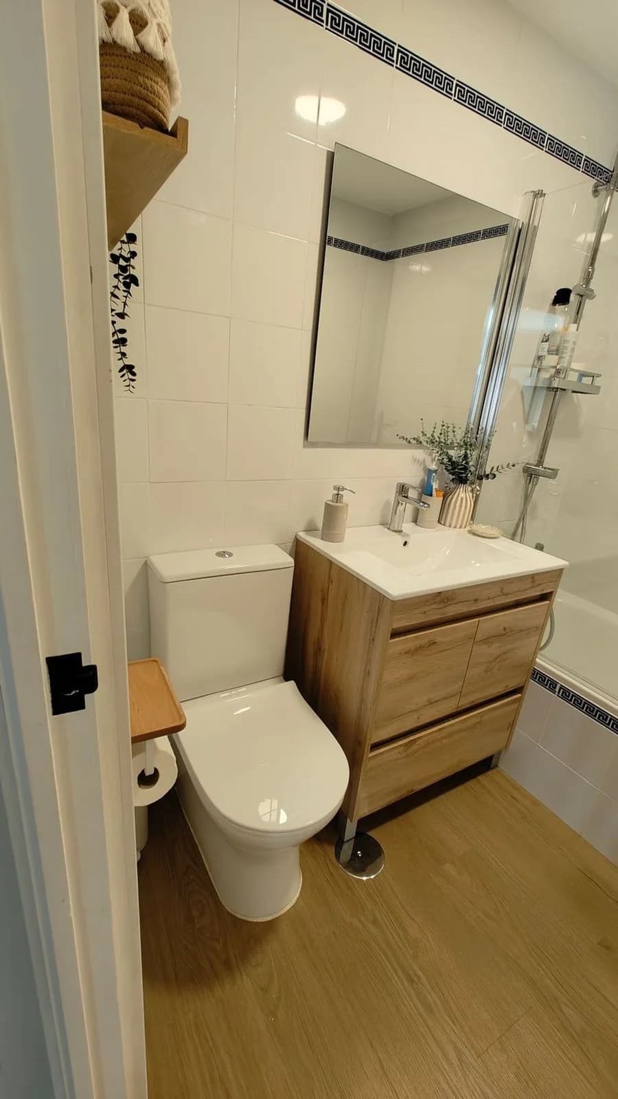 2 Bedroom Middle Floor Apartment for Sale in San Luis de Sabinillas, Málaga - Image 8