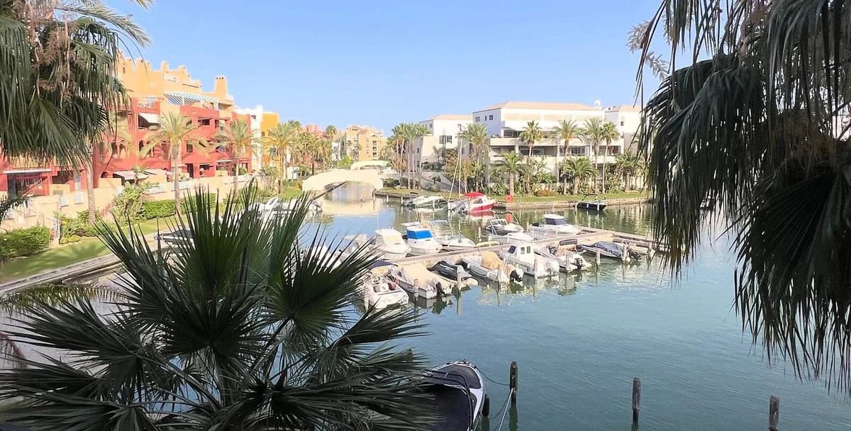 2 Bedroom Middle Floor Apartment for Sale in Sotogrande Marina, Cádiz - Image 2