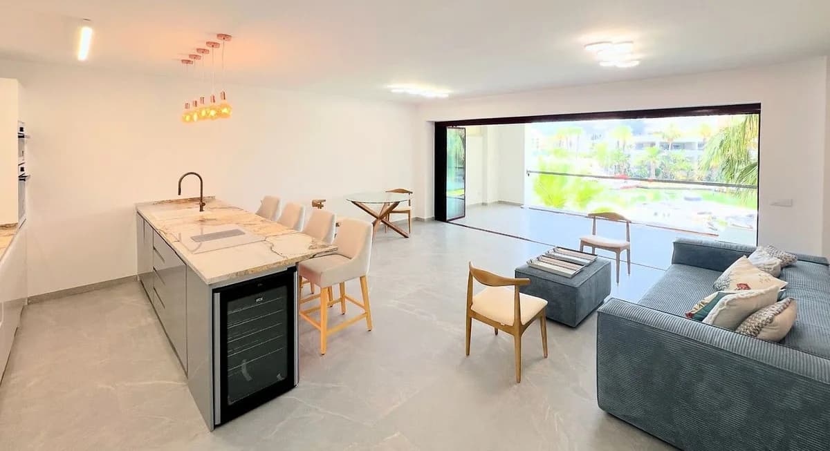 2 Bedroom Middle Floor Apartment for Sale in Sotogrande Marina, Cádiz - Image 6