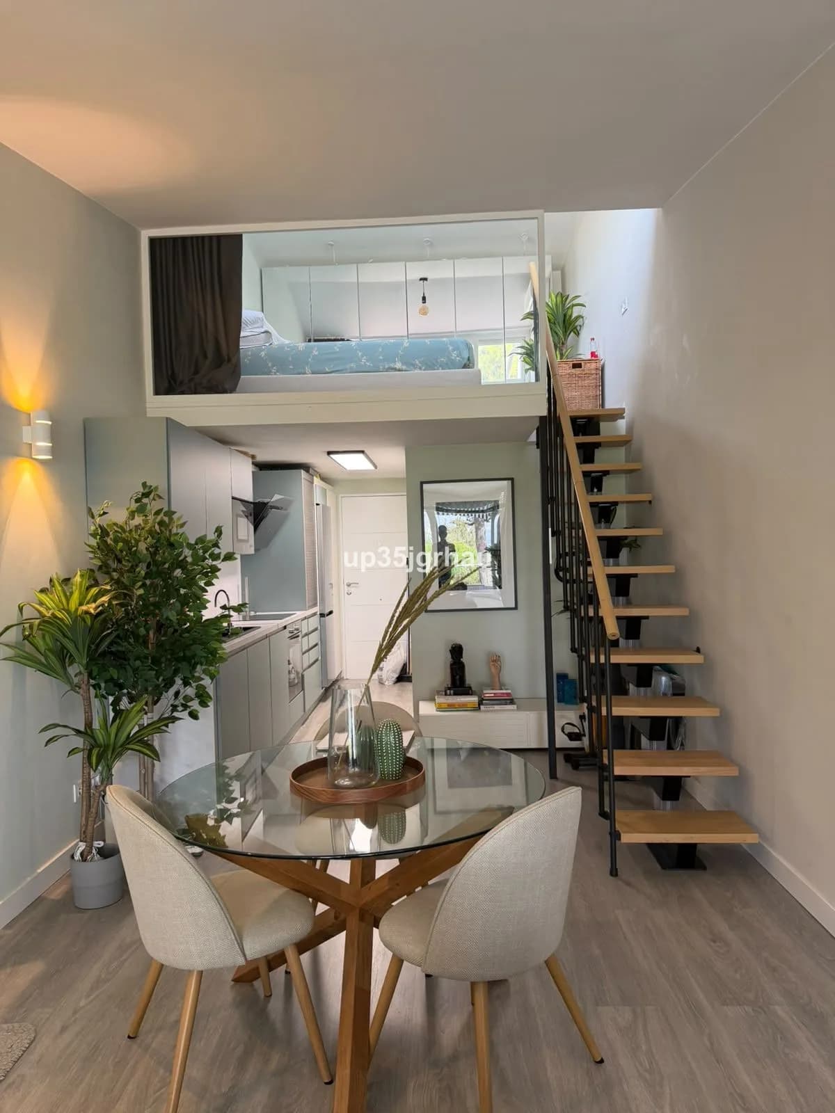 1 Bedroom Middle Floor Apartment for Sale in Estepona, Málaga - Image 3