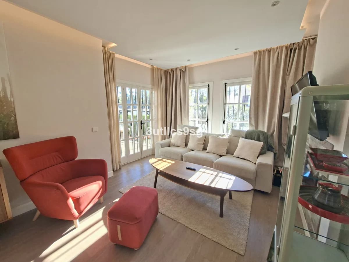 3 Bedroom Ground Floor Apartment for Sale in Nueva Andalucía, Málaga - Image 9