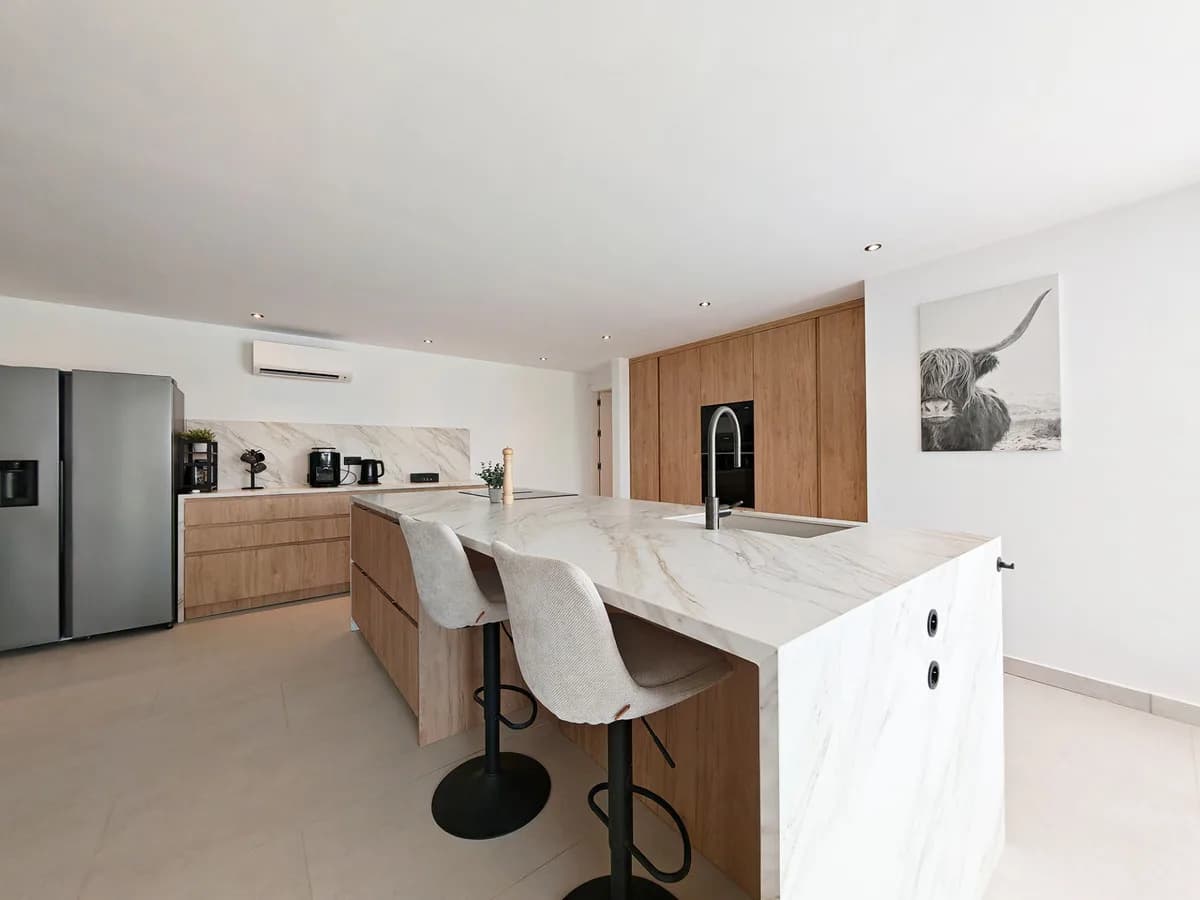 8 Bedroom Detached Villa for Sale in Elviria, Málaga - Image 6