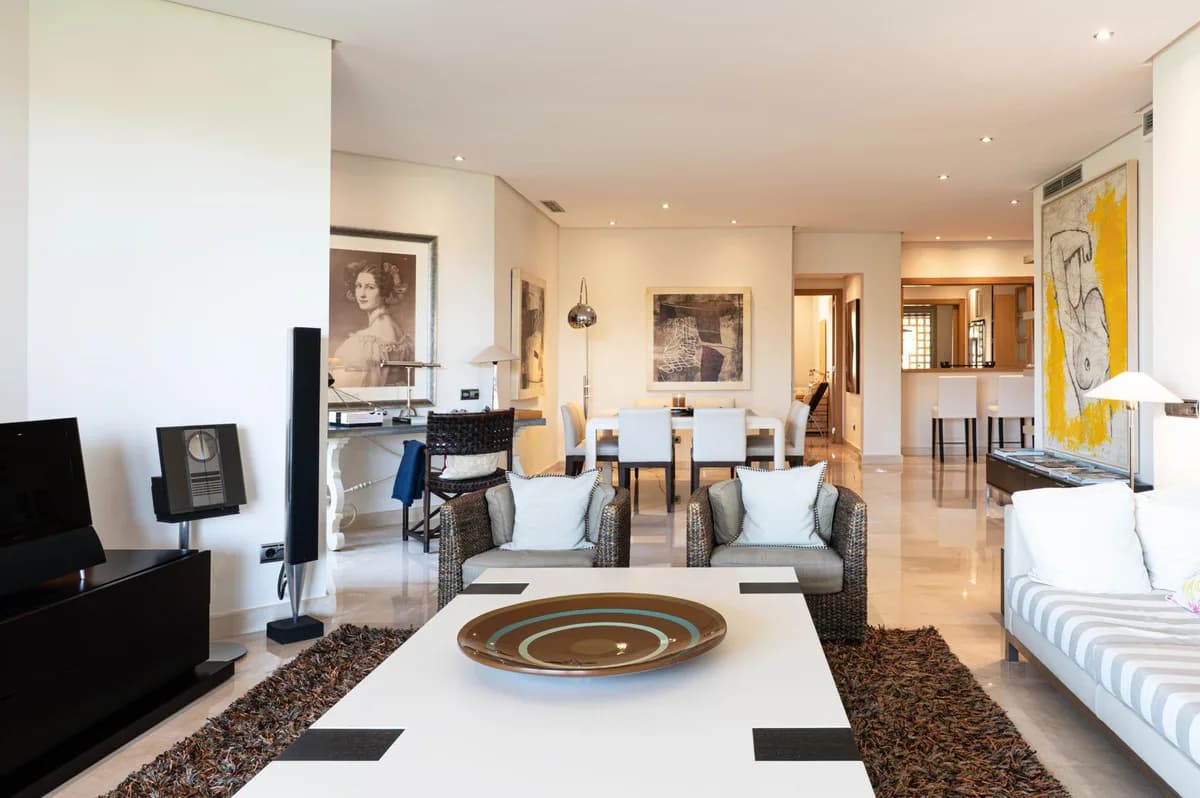 2 Bedroom Middle Floor Apartment for Sale in Sierra Blanca, Málaga - Image 5
