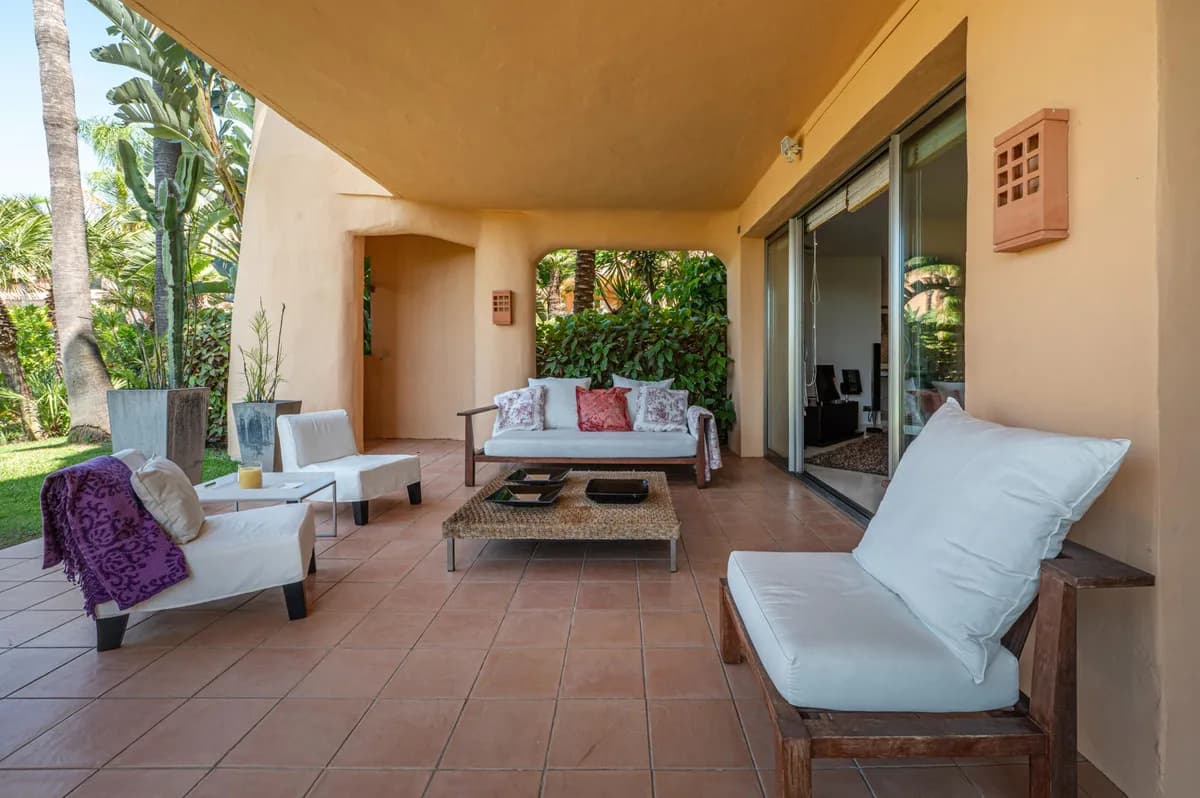 2 Bedroom Middle Floor Apartment for Sale in Sierra Blanca, Málaga - Image 6