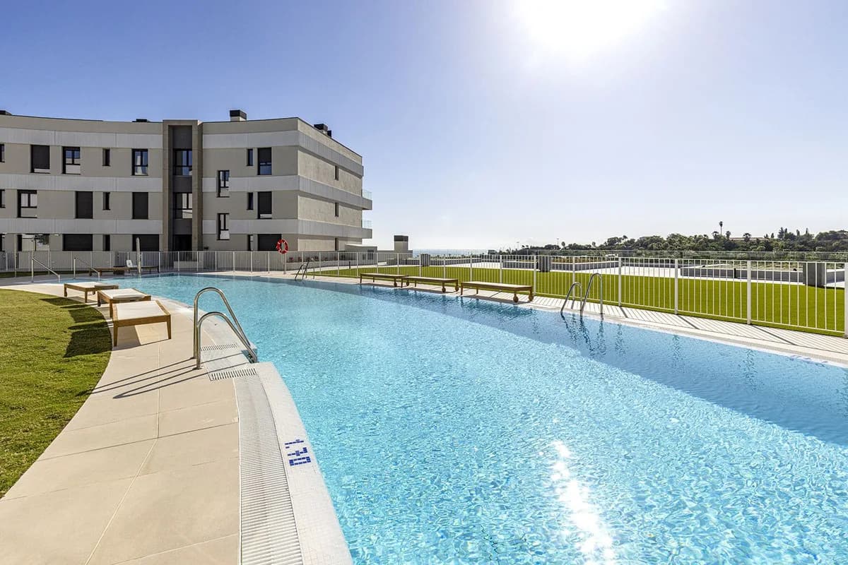 3 Bedroom Middle Floor Apartment for Sale in Estepona, Málaga