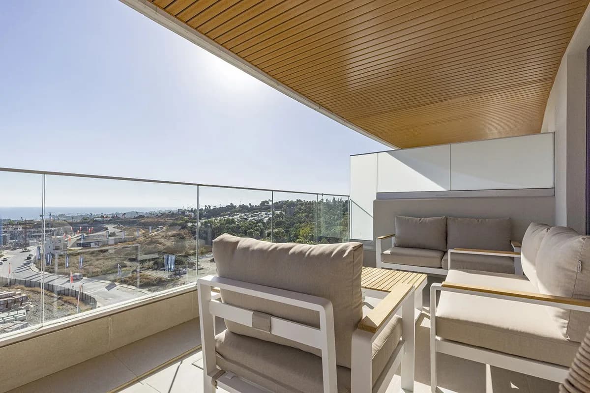 3 Bedroom Middle Floor Apartment for Sale in Estepona, Málaga - Image 5