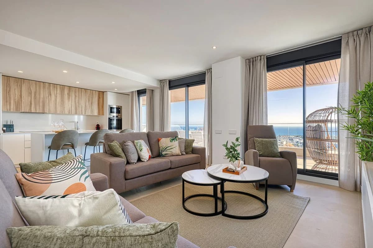 3 Bedroom Middle Floor Apartment for Sale in Estepona, Málaga - Image 6