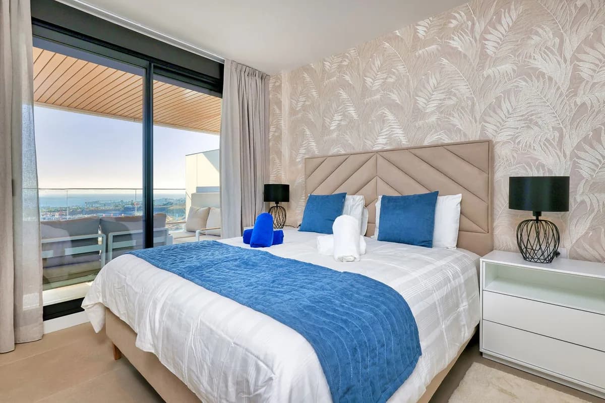 3 Bedroom Middle Floor Apartment for Sale in Estepona, Málaga - Image 7