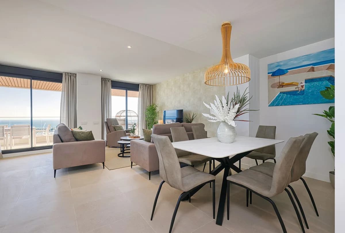 3 Bedroom Middle Floor Apartment for Sale in Estepona, Málaga - Image 8