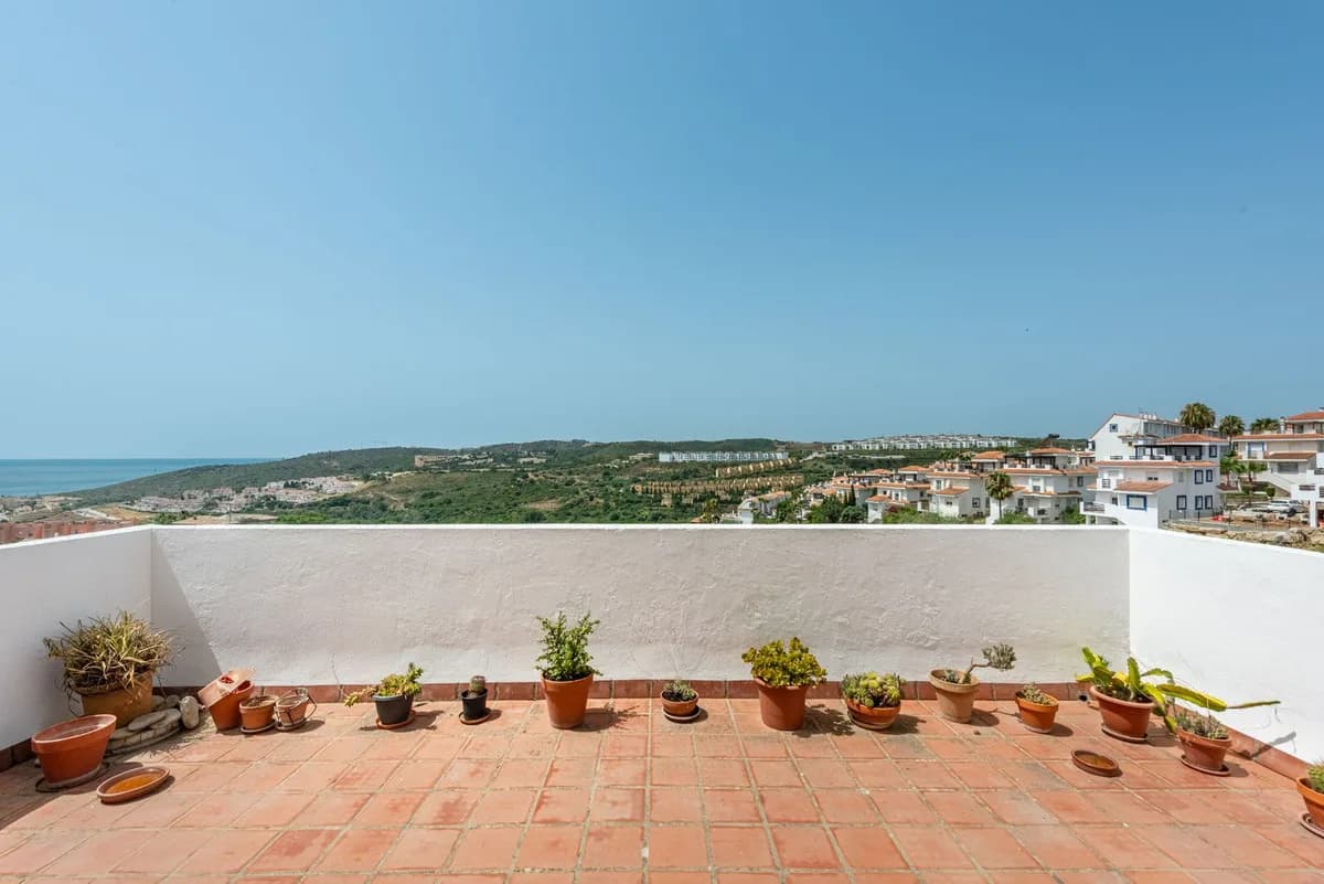 1 Bedroom Top Floor Apartment for Sale in Manilva, Málaga - Image 2