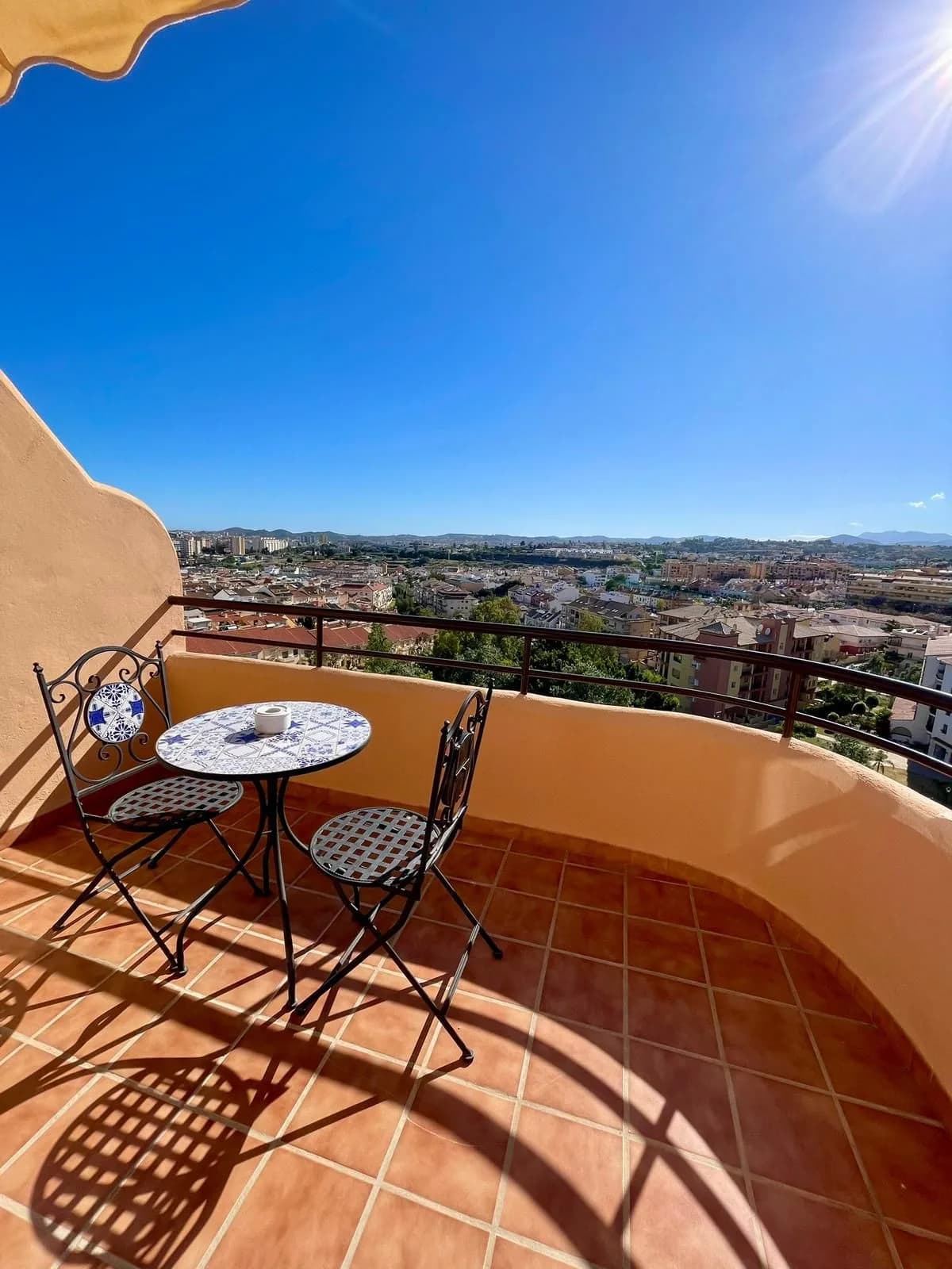 2 Bedroom Top Floor Apartment for Sale in Los Pacos, Málaga - Image 4