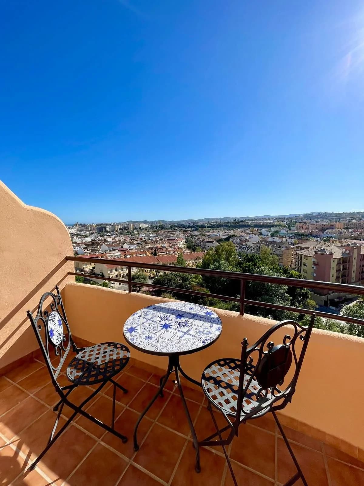 2 Bedroom Top Floor Apartment for Sale in Los Pacos, Málaga - Image 6