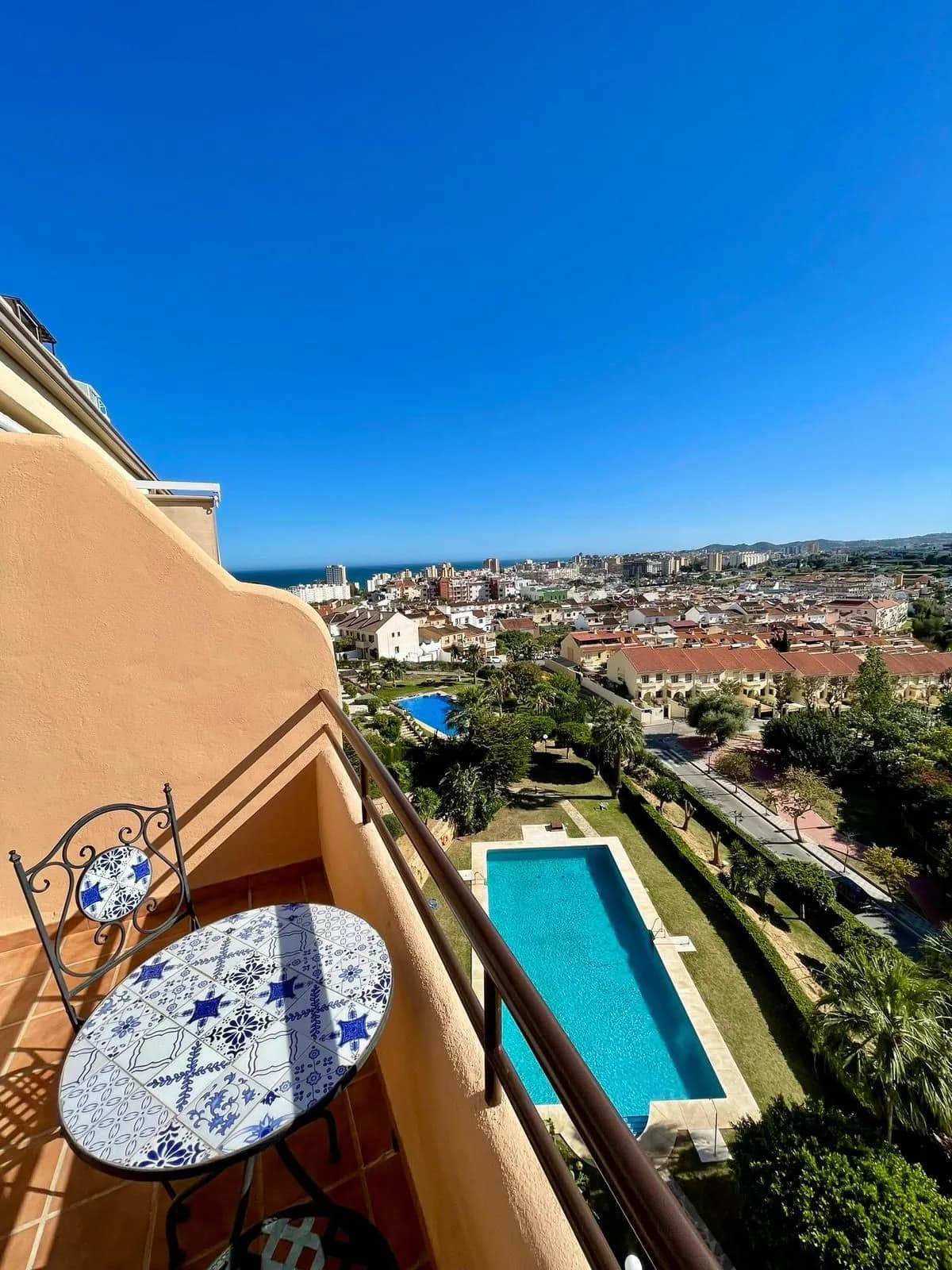 2 Bedroom Top Floor Apartment for Sale in Los Pacos, Málaga - Image 7