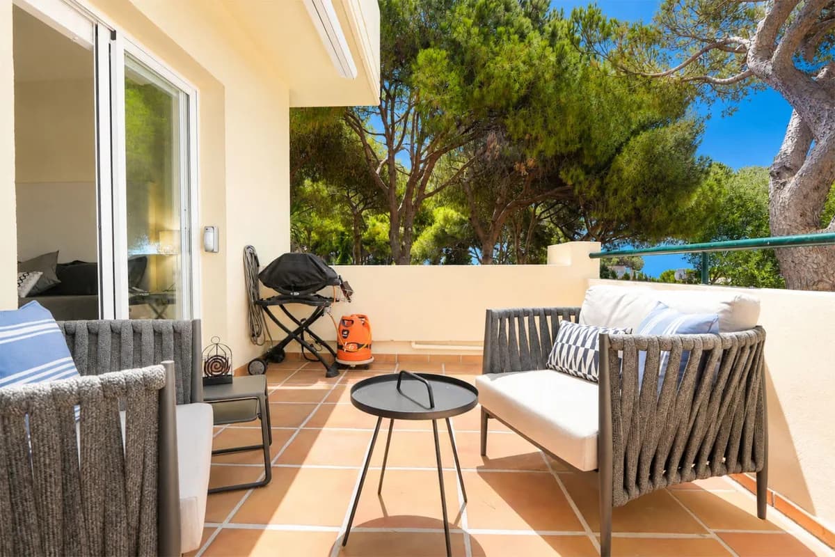 3 Bedroom Middle Floor Apartment for Sale in Cabopino, Málaga - Image 9