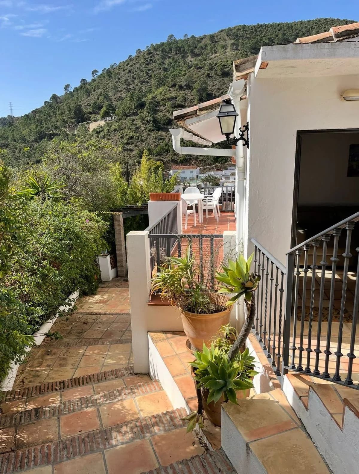8 Bedroom Detached Villa for Sale in Benahavís, Málaga - Image 4