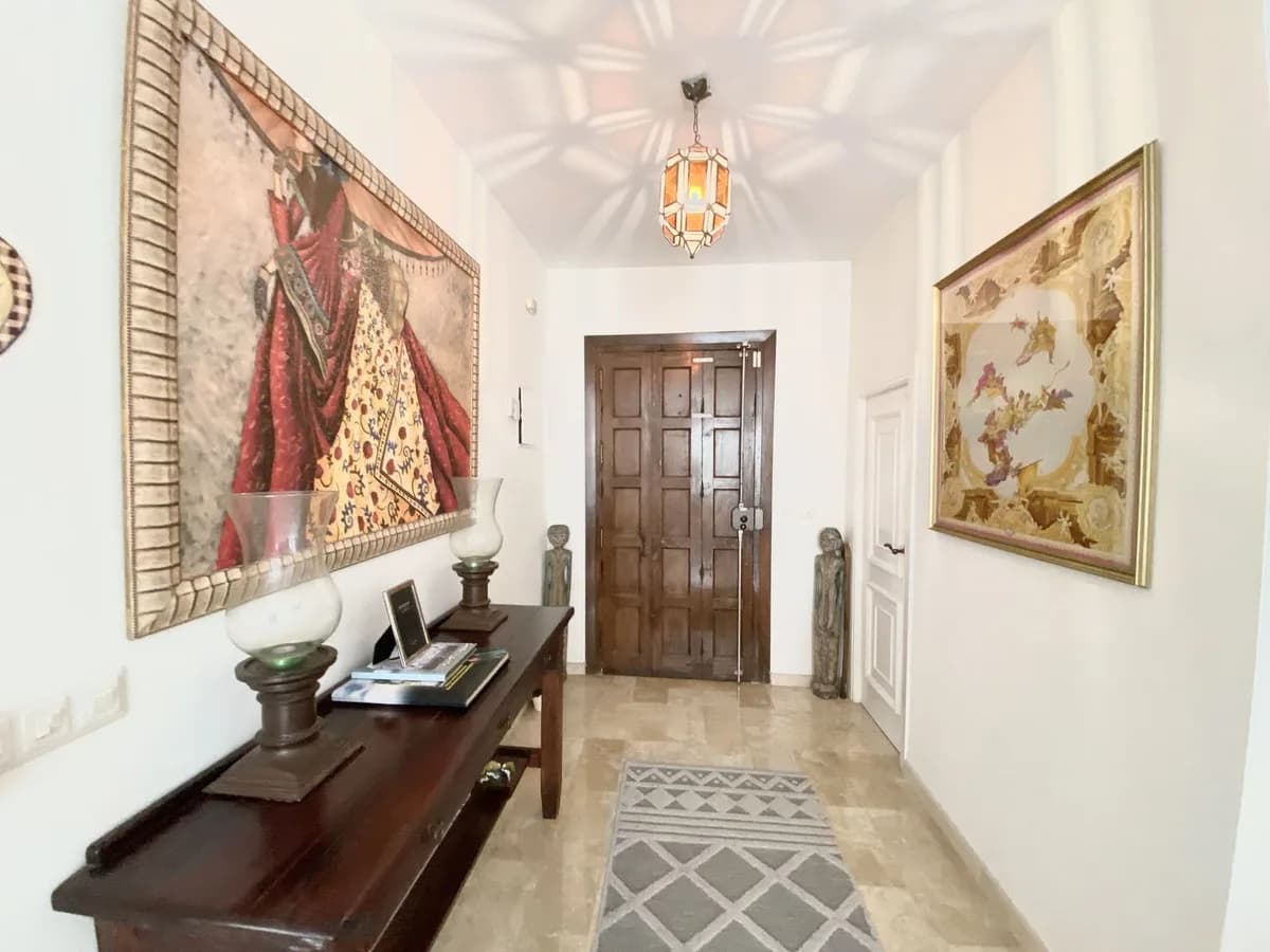 3 Bedroom Detached Villa for Sale in New Golden Mile, Málaga - Image 6