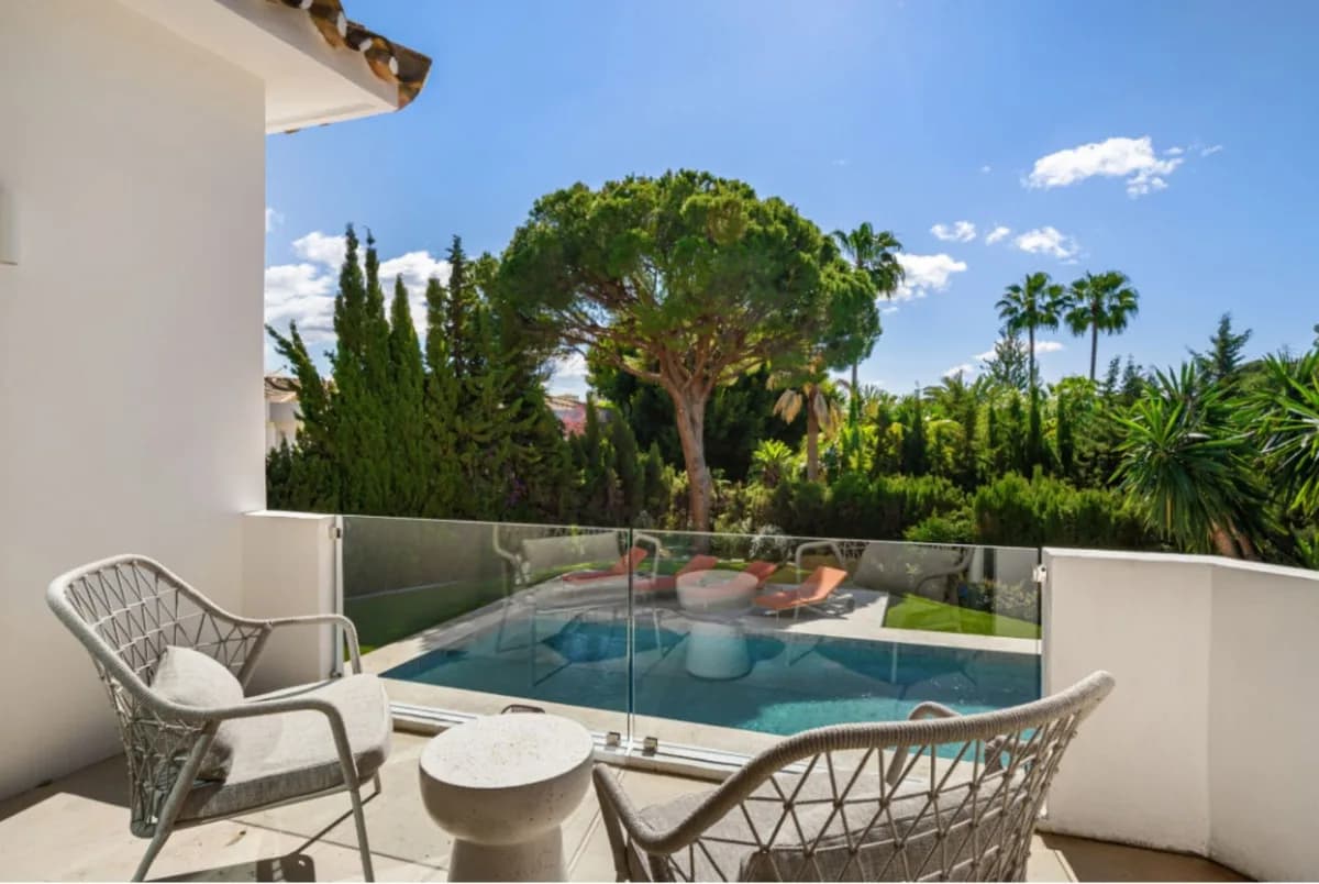 4 Bedroom Detached Villa for Sale in Nueva Andalucía, Málaga - Image 6
