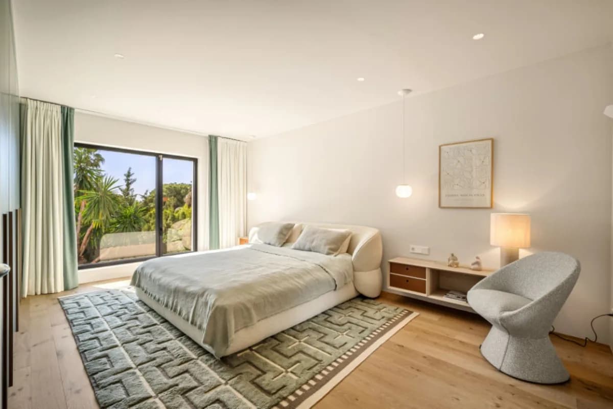 4 Bedroom Detached Villa for Sale in Nueva Andalucía, Málaga - Image 9