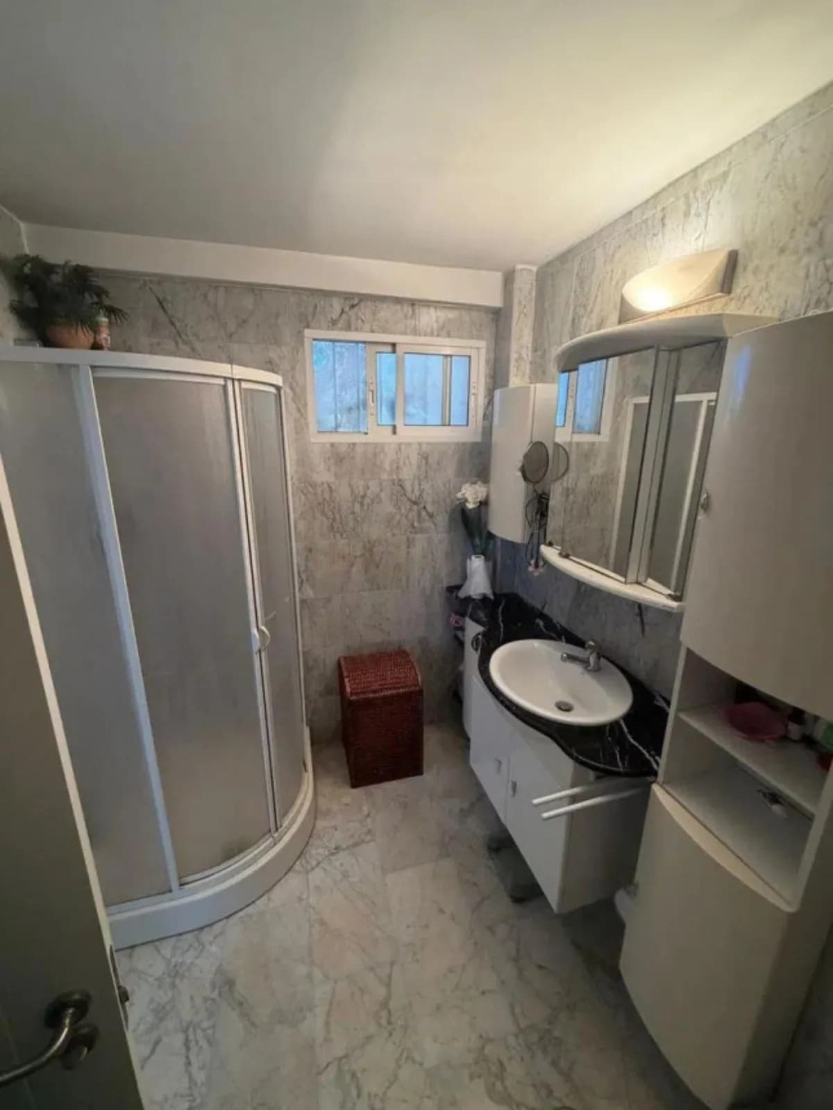 1 Bedroom Middle Floor Apartment for Sale in Marbella, Málaga - Image 6
