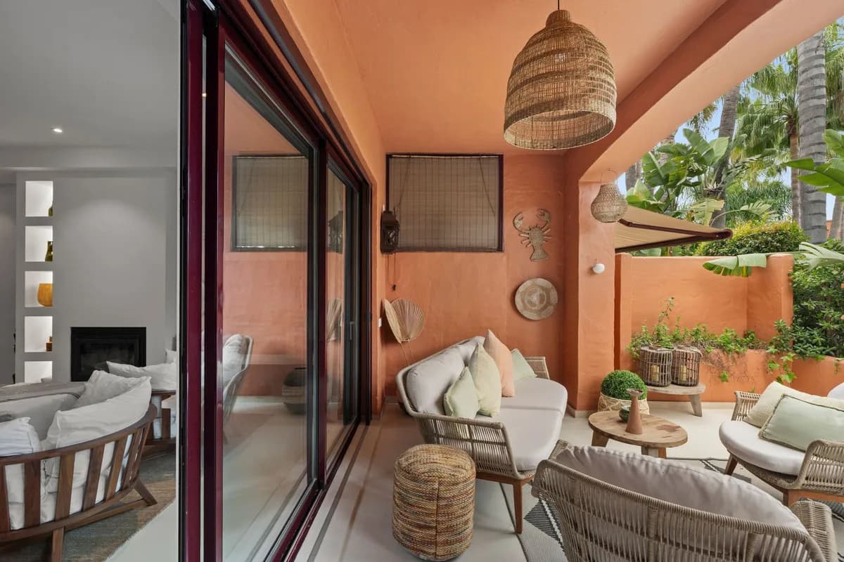 4 Bedroom Townhouse for Sale in The Golden Mile, Málaga - Image 4