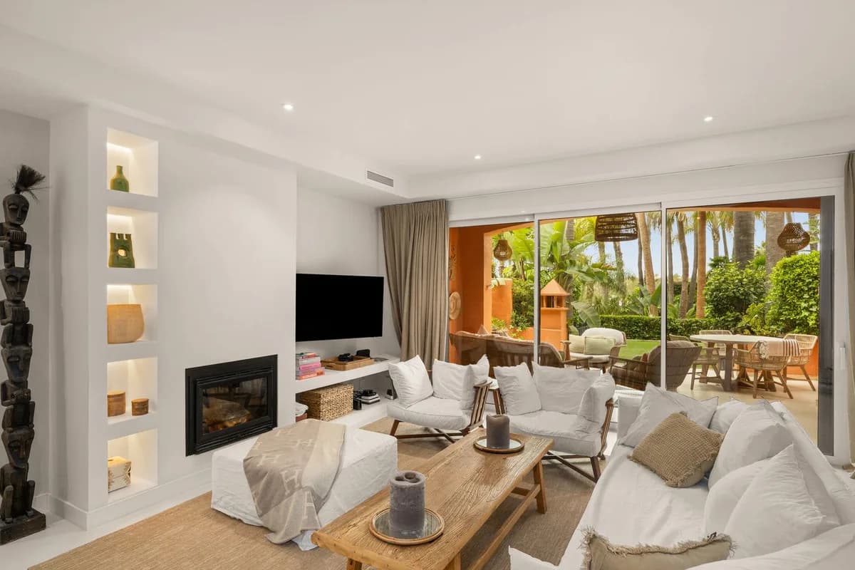 4 Bedroom Townhouse for Sale in The Golden Mile, Málaga - Image 6