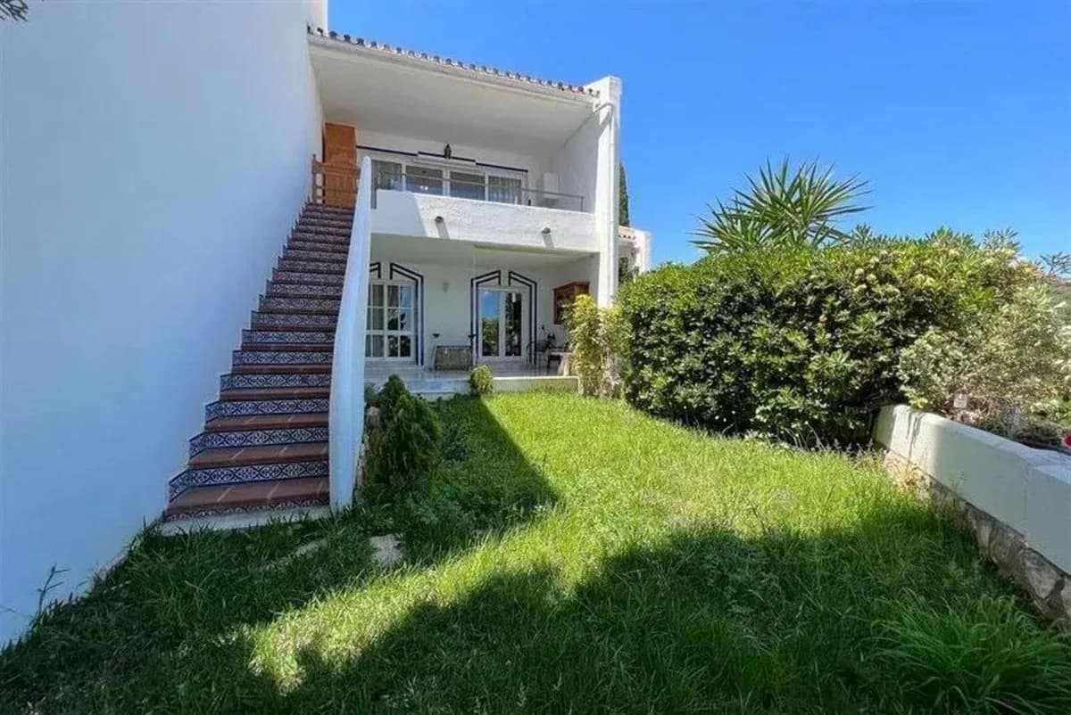 4 Bedroom Townhouse for Sale in Calahonda, Málaga - Image 4