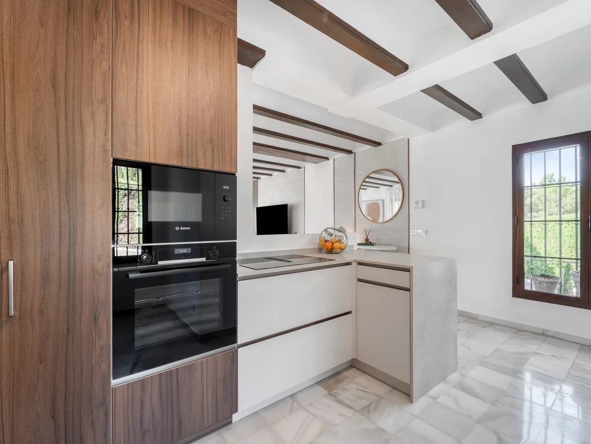 3 Bedroom Semi-Detached House for Sale in Marbella, Málaga - Image 9