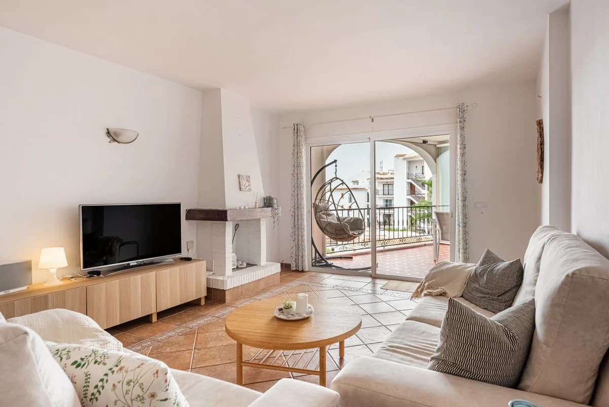 3 Bedroom Middle Floor Apartment for Sale in Riviera del Sol, Málaga - Image 4