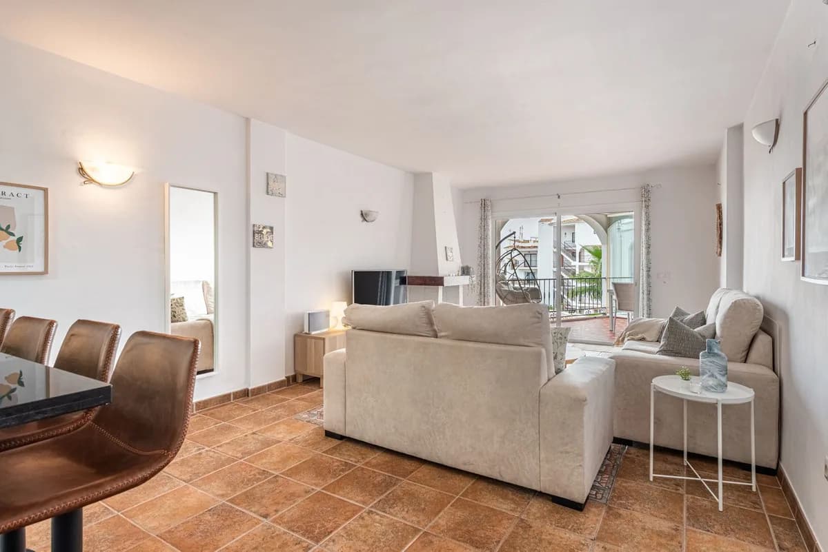 3 Bedroom Middle Floor Apartment for Sale in Riviera del Sol, Málaga - Image 5