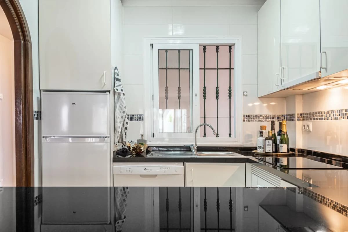 3 Bedroom Middle Floor Apartment for Sale in Riviera del Sol, Málaga - Image 8