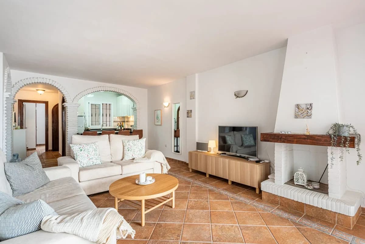 3 Bedroom Middle Floor Apartment for Sale in Riviera del Sol, Málaga - Image 9