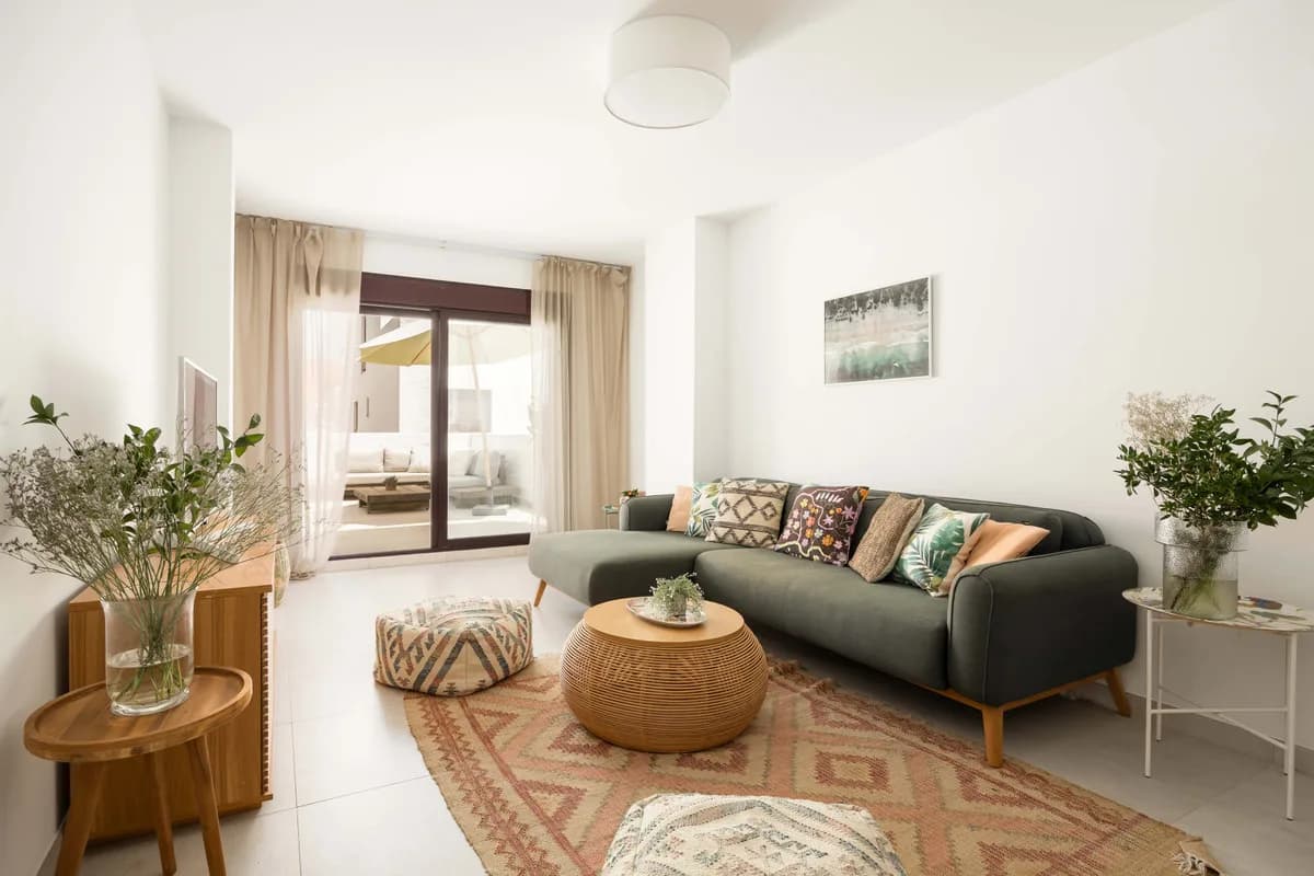 3 Bedroom Middle Floor Apartment for Sale in Nueva Andalucía, Málaga - Image 6